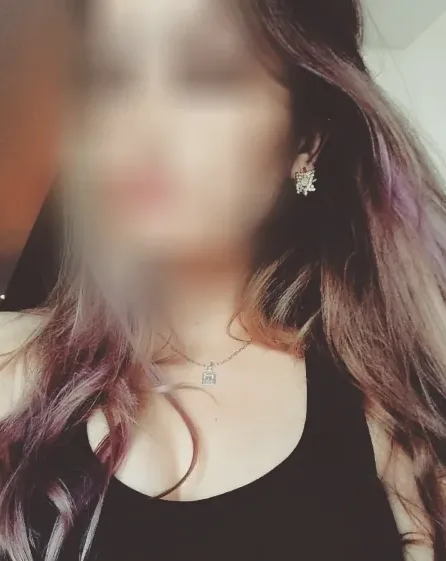 Anna, 32