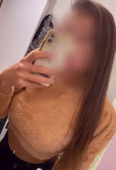 Emilia, 27
