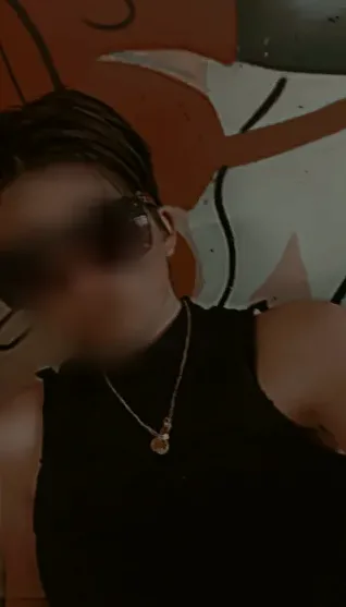 Helena, 23