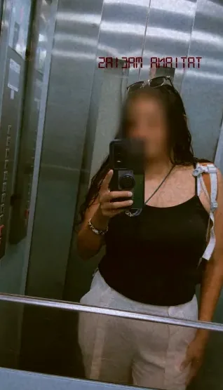 Laura, 30
