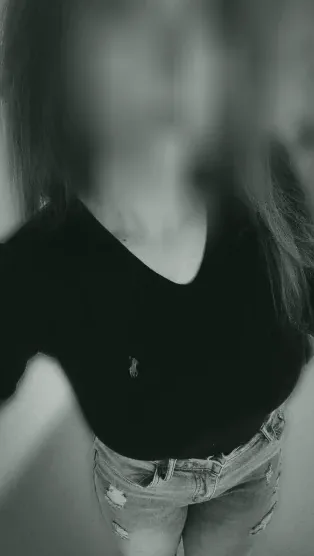 Manuela, 26