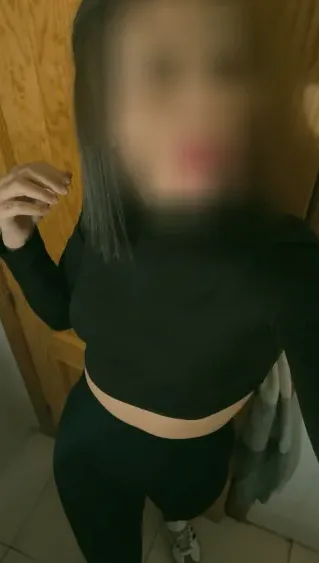Manuela, 28